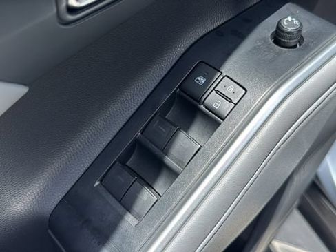 Used 2022 Toyota Highlander XLE FWD image 18