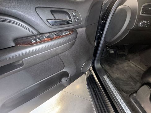 Used 2008 GMC Yukon Denali image 20