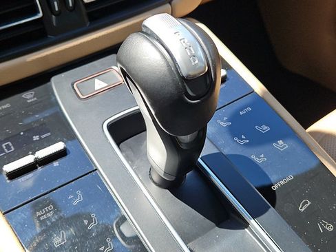 Certified 2023 Porsche Macan AWD/4WD image 37