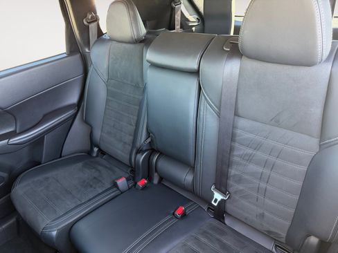 Used 2024 Mitsubishi Outlander SE image 24