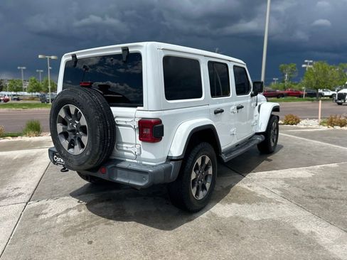 Used 2018 Jeep Wrangler Unlimited Sahara AWD/4WD image 9