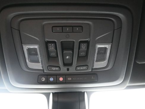 Used 2020 Chevrolet Silverado 1500 High Country image 21