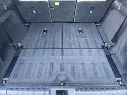 Used 2024 Land Rover Discovery Dynamic SE image 36