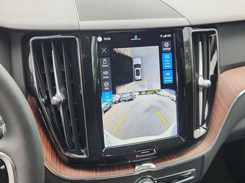 Certified 2024 Volvo XC60 B5 Plus w/ Climate Package AWD/4WD image 16