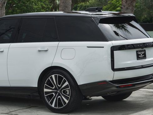 Used 2025 Land Rover Range Rover SE image 5