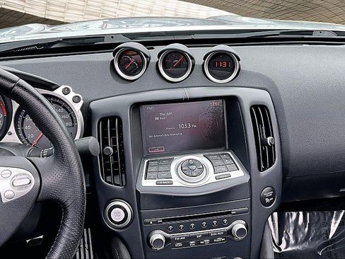 Used 2017 Nissan 370Z Touring image 6