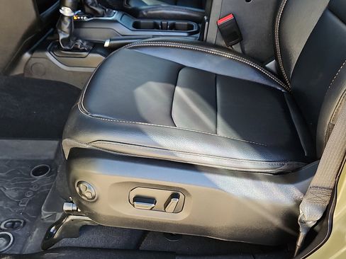 Used 2025 Jeep Gladiator Sport image 12