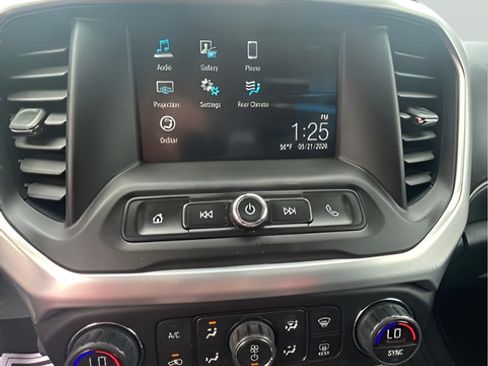 Used 2017 GMC Acadia SLE FWD image 17