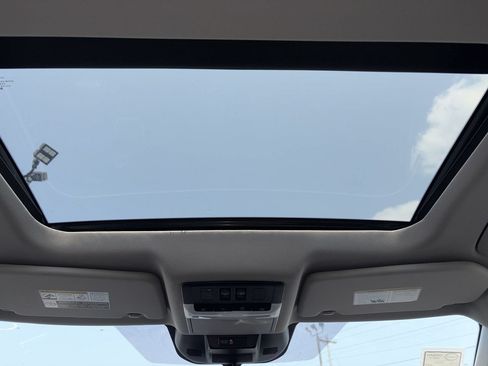 Used 2024 Nissan Rogue Platinum w/ Platinum Premium Package FWD image 3