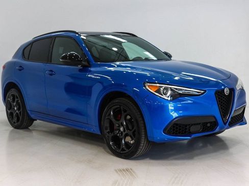 Used 2023 Alfa Romeo Stelvio Veloce AWD/4WD image 28
