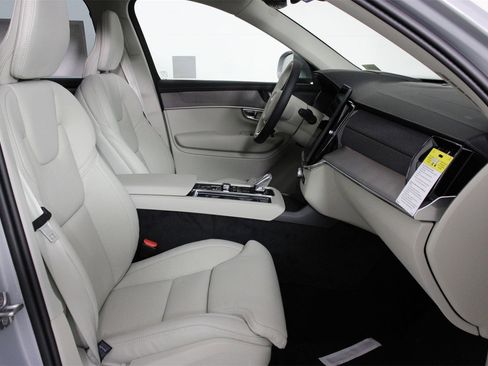 New 2026 Volvo XC90 T8 Ultra w/ Protection Package Premier image 10