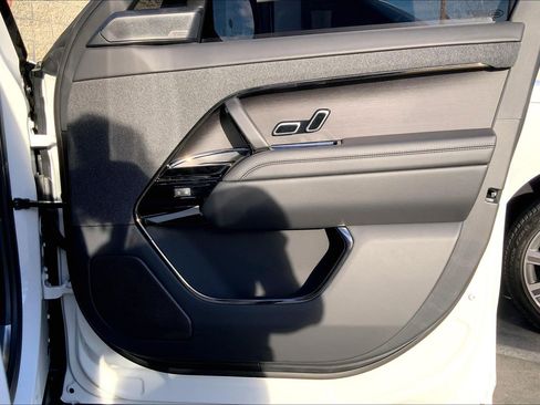 Used 2025 Land Rover Range Rover Sport Dynamic SE image 21