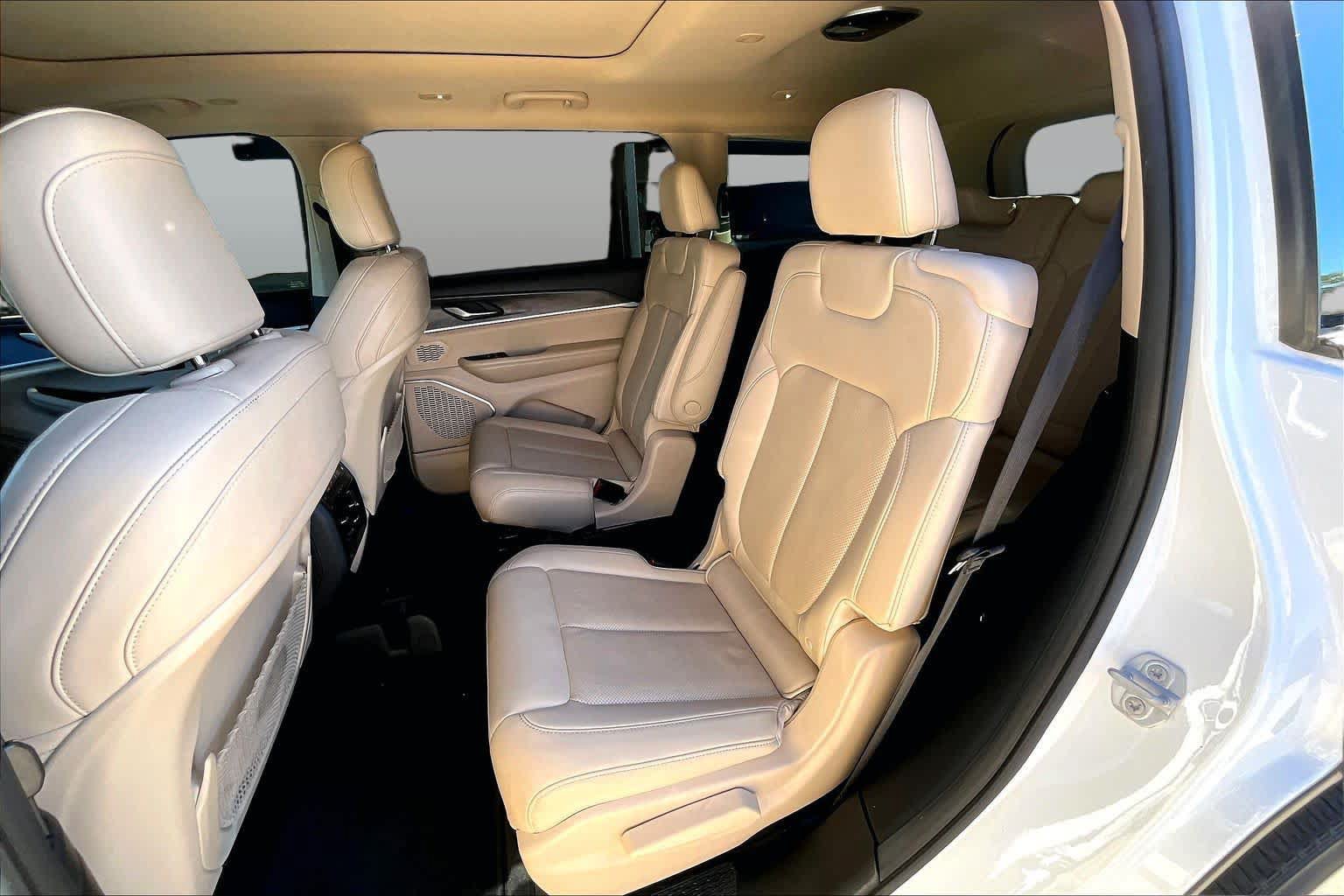 Used 2021 Jeep Grand Cherokee L Limited w/ Luxury Tech Group II AWD/4WD image 21