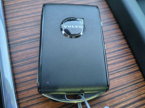 New 2026 Volvo V60 B5 Cross Country Plus w/ Protection Package Premier image 29