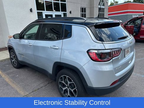 Used 2025 Jeep Compass Limited AWD/4WD image 5
