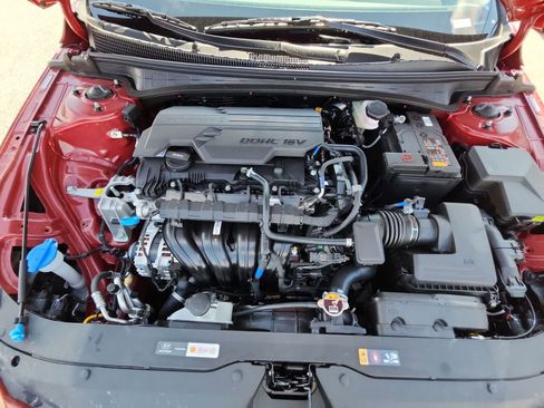 Used 2025 Hyundai Elantra Sport image 13