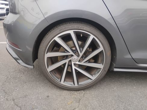 Used 2018 Volkswagen Golf R 4-Door image 5