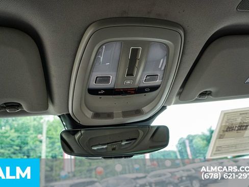 Used 2022 Volvo XC60 B5 Momentum w/ Advanced Package FWD image 36
