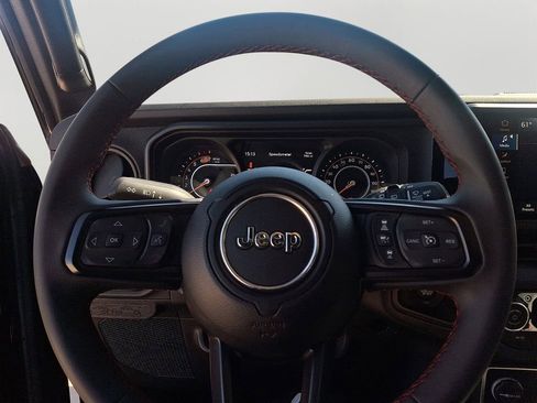 Used 2024 Jeep Wrangler Unlimited Rubicon image 19