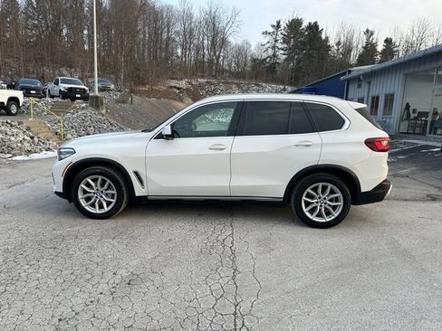 Used 2022 BMW X5 xDrive40i w/ Premium Package image 2