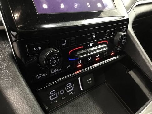 Used 2023 Jeep Grand Cherokee Laredo w/ Luxury Tech Group I AWD/4WD image 28