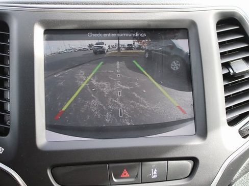 Used 2022 Jeep Cherokee Latitude image 14