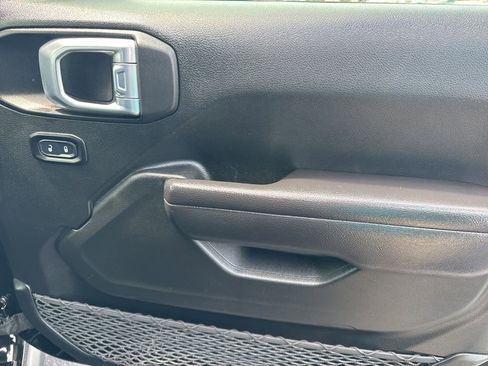 Used 2021 Jeep Gladiator Rubicon image 16