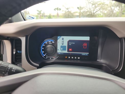 Used 2023 Ford Bronco Wildtrak image 11