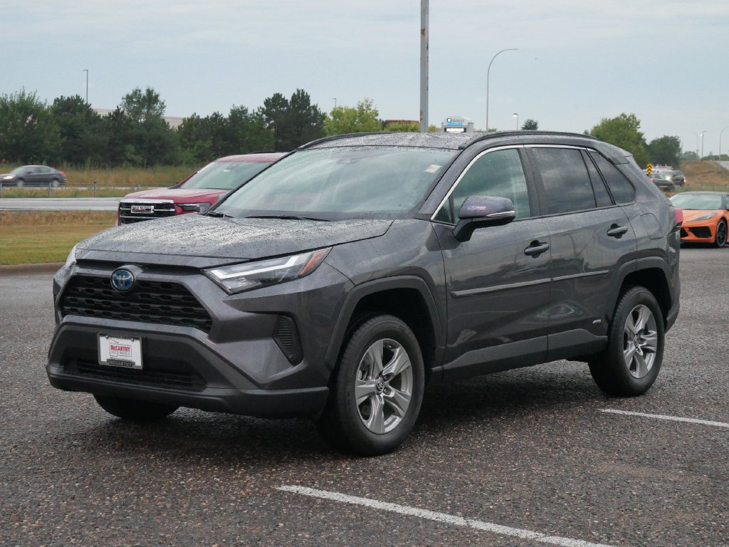 Used 2024 Toyota RAV4 LE AWD/4WD image 5