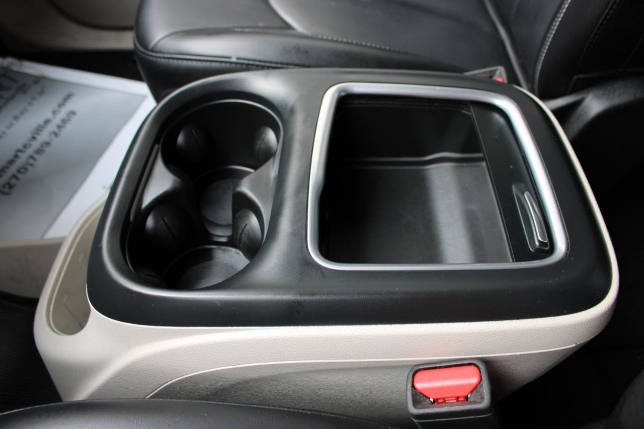 Used 2023 Chrysler Pacifica Touring-L FWD image 37