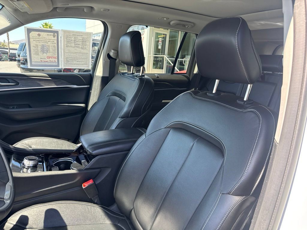 Used 2022 Jeep Grand Cherokee Limited 4xe w/ Luxury Tech Group II AWD/4WD image 18