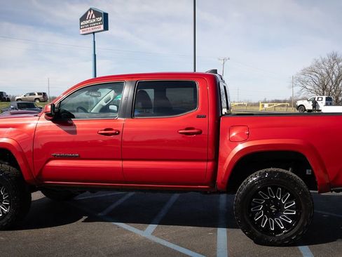 Used 2019 Toyota Tacoma SR5 image 11