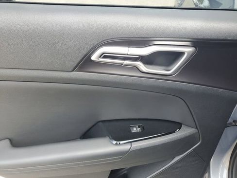 Certified 2024 Kia Sportage EX image 9