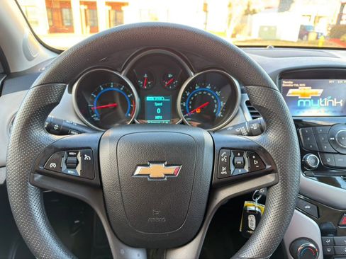Used 2016 Chevrolet Cruze LT w/ Technology Package image 13