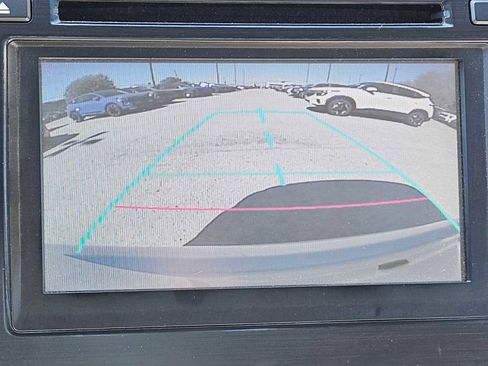 Used 2014 Toyota Camry LE image 19