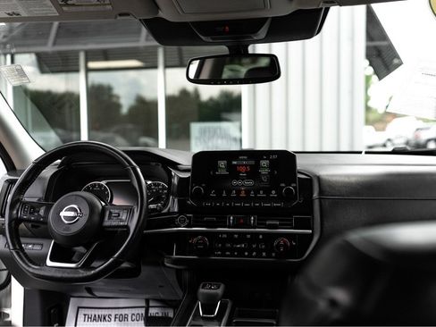 Used 2022 Nissan Pathfinder SL AWD/4WD image 7