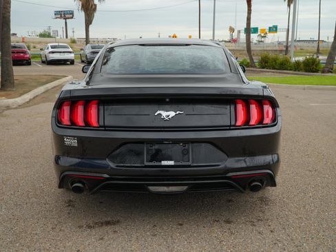 Used 2018 Ford Mustang Coupe image 6