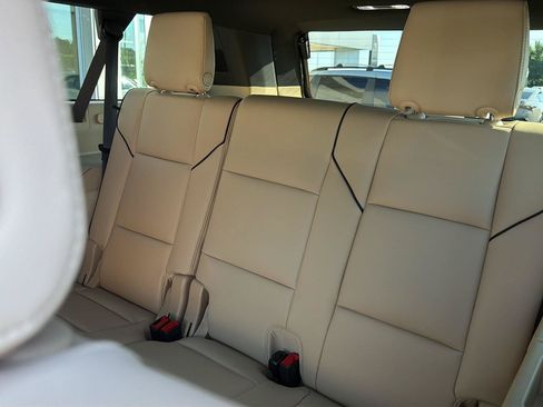 Used 2024 Cadillac Escalade ESV Premium Luxury AWD/4WD image 13