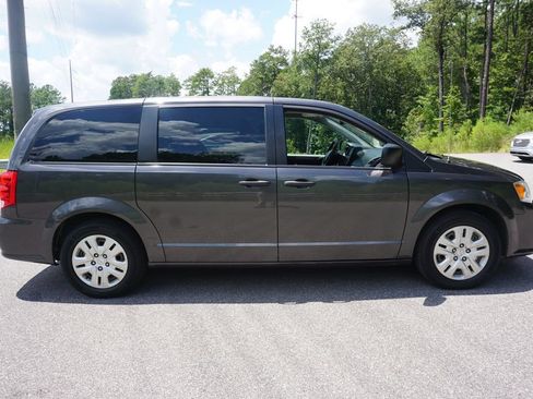 Used 2019 Dodge Grand Caravan SE FWD image 21