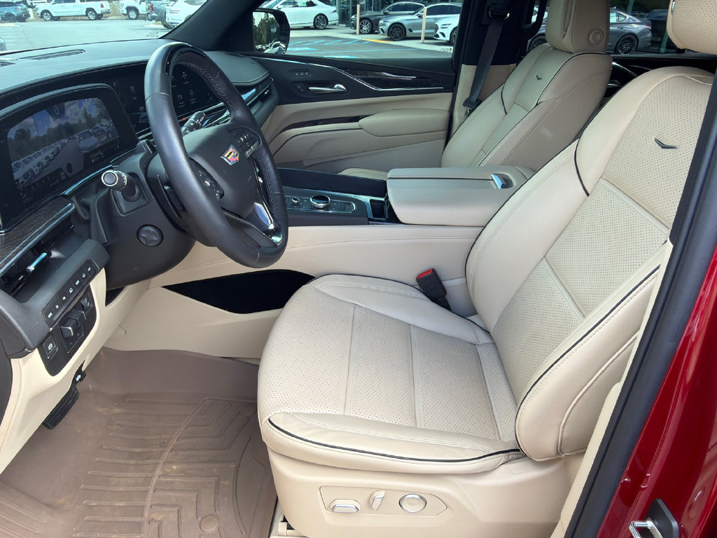 Used 2024 Cadillac Escalade Premium Luxury w/ Performance Package AWD/4WD image 9