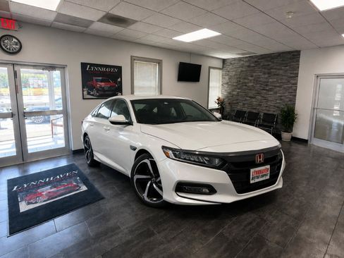 Used 2019 Honda Accord Sport image 2