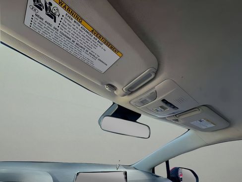 Used 2021 Toyota Corolla LE image 14