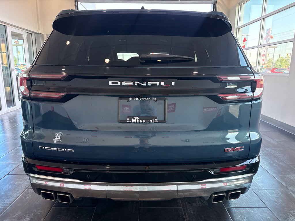 Used 2024 GMC Acadia Denali FWD image 8