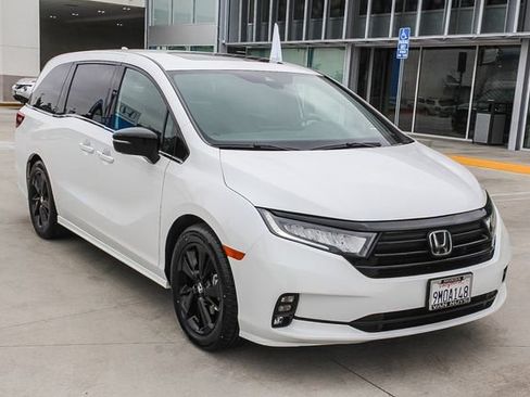 Used 2024 Honda Odyssey Sport image 3