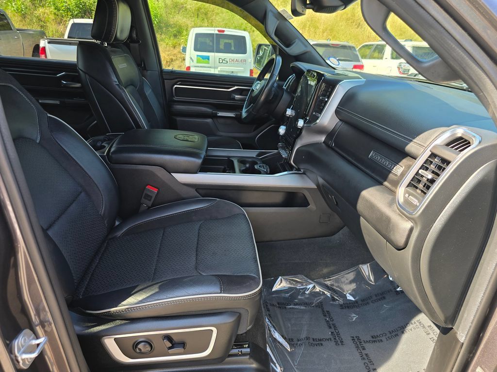 Used 2024 RAM 1500 Laramie AWD/4WD image 28