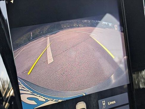 Used 2020 Volvo XC40 T4 Momentum image 12