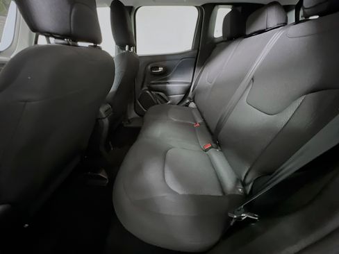 Used 2023 Jeep Renegade Latitude AWD/4WD image 29