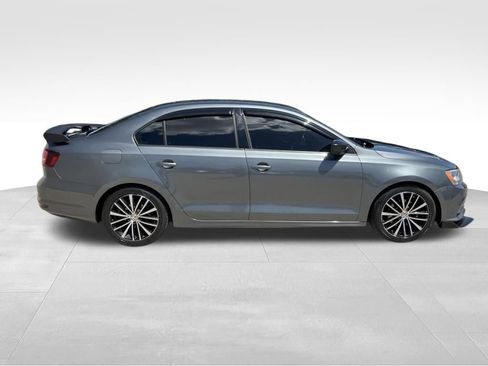 Used 2016 Volkswagen Jetta Sport FWD image 4