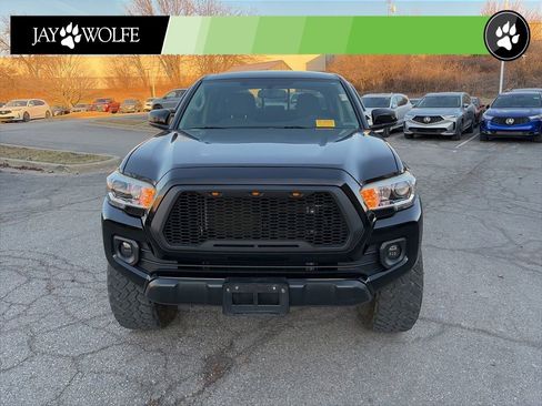 Used 2017 Toyota Tacoma SR5 w/ Tow Package image 2