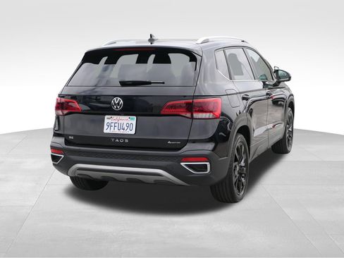 Used 2023 Volkswagen Taos SE w/ Panoramic Sunroof Package AWD/4WD image 3